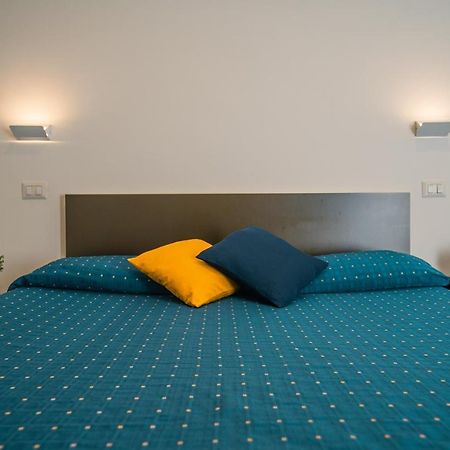 Hub Ferroviario - 12 Posti Letto Per Il Tuo Gruppo A Napoli Con Wifi E Netflix Acomodação com café da manhã Exterior foto