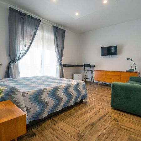 Hub Ferroviario - 12 Posti Letto Per Il Tuo Gruppo A Napoli Con Wifi E Netflix Acomodação com café da manhã Exterior foto