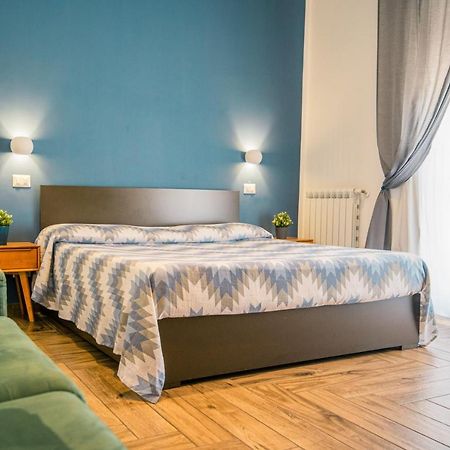 Hub Ferroviario - 12 Posti Letto Per Il Tuo Gruppo A Napoli Con Wifi E Netflix Acomodação com café da manhã Exterior foto