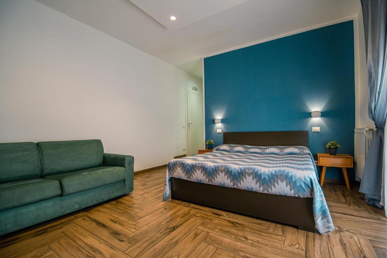 Hub Ferroviario - 12 Posti Letto Per Il Tuo Gruppo A Napoli Con Wifi E Netflix Acomodação com café da manhã Exterior foto