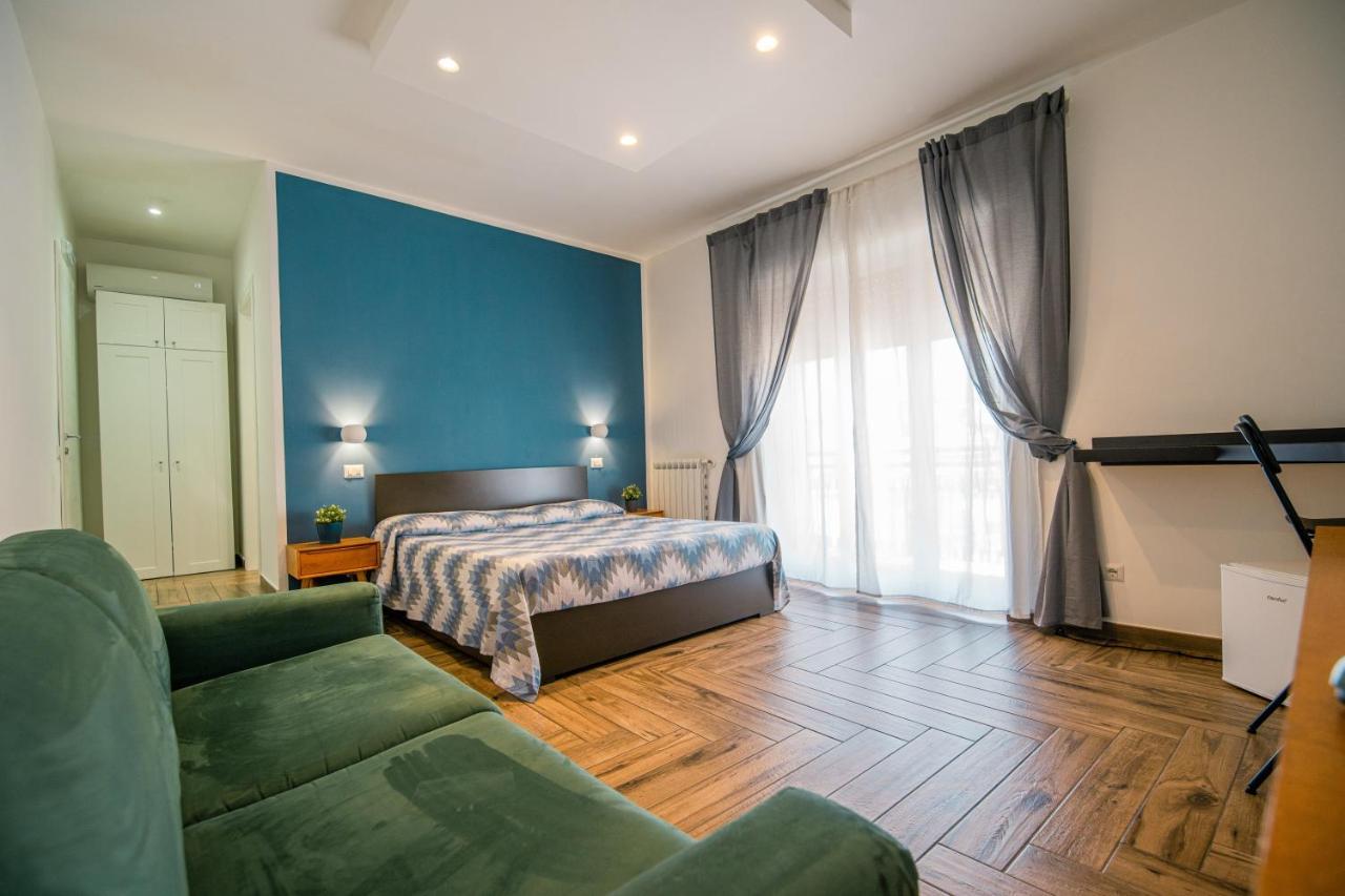 Hub Ferroviario - 12 Posti Letto Per Il Tuo Gruppo A Napoli Con Wifi E Netflix Acomodação com café da manhã Exterior foto
