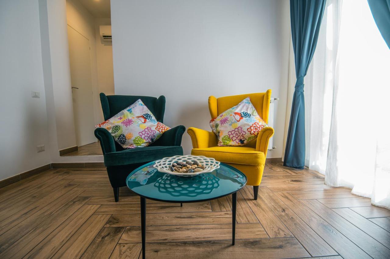 Hub Ferroviario - 12 Posti Letto Per Il Tuo Gruppo A Napoli Con Wifi E Netflix Acomodação com café da manhã Exterior foto