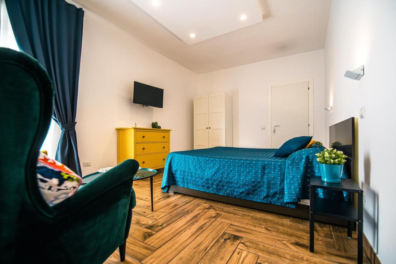 Hub Ferroviario - 12 Posti Letto Per Il Tuo Gruppo A Napoli Con Wifi E Netflix Acomodação com café da manhã Exterior foto