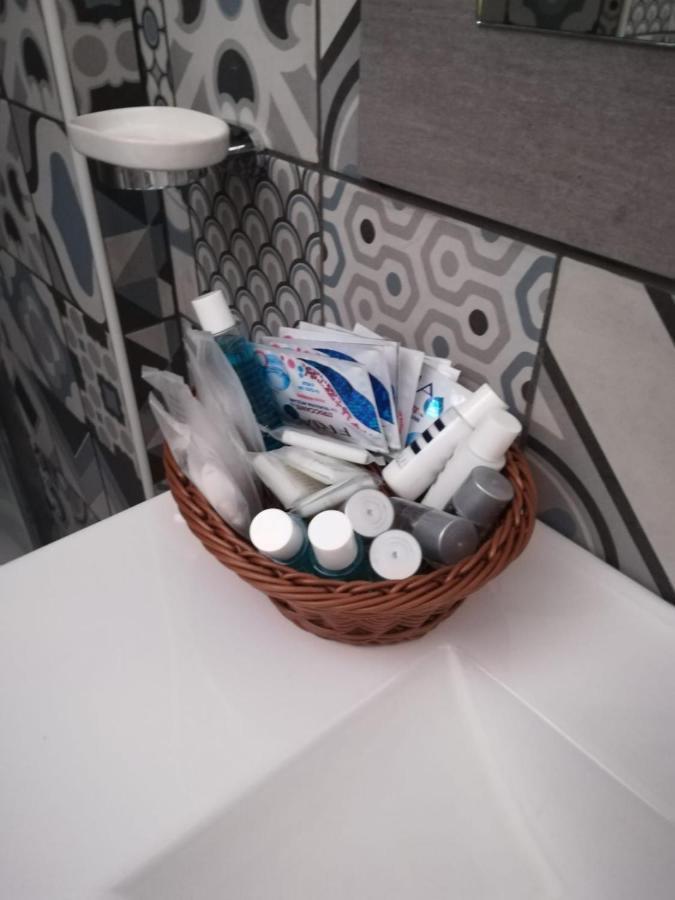 Hub Ferroviario - 12 Posti Letto Per Il Tuo Gruppo A Napoli Con Wifi E Netflix Acomodação com café da manhã Exterior foto