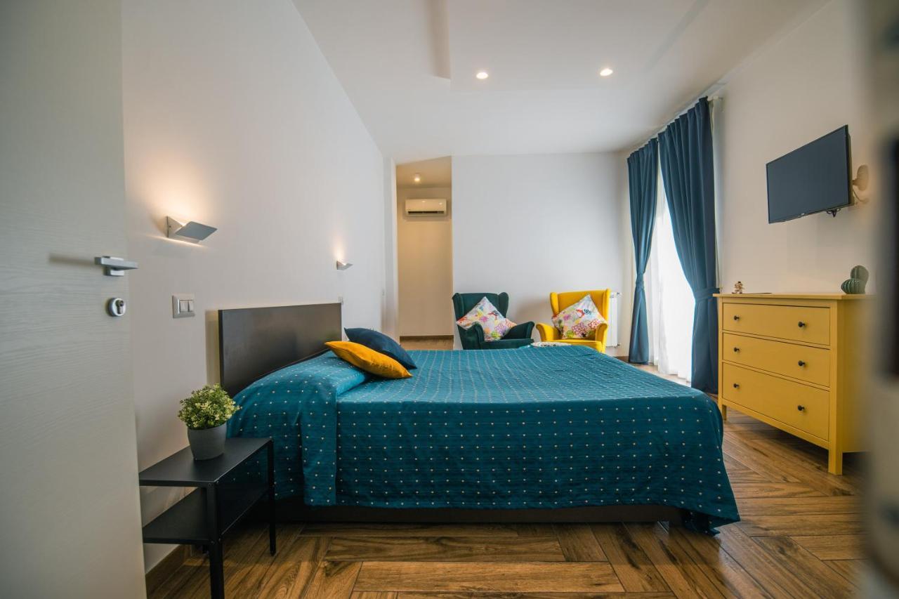Hub Ferroviario - 12 Posti Letto Per Il Tuo Gruppo A Napoli Con Wifi E Netflix Acomodação com café da manhã Exterior foto