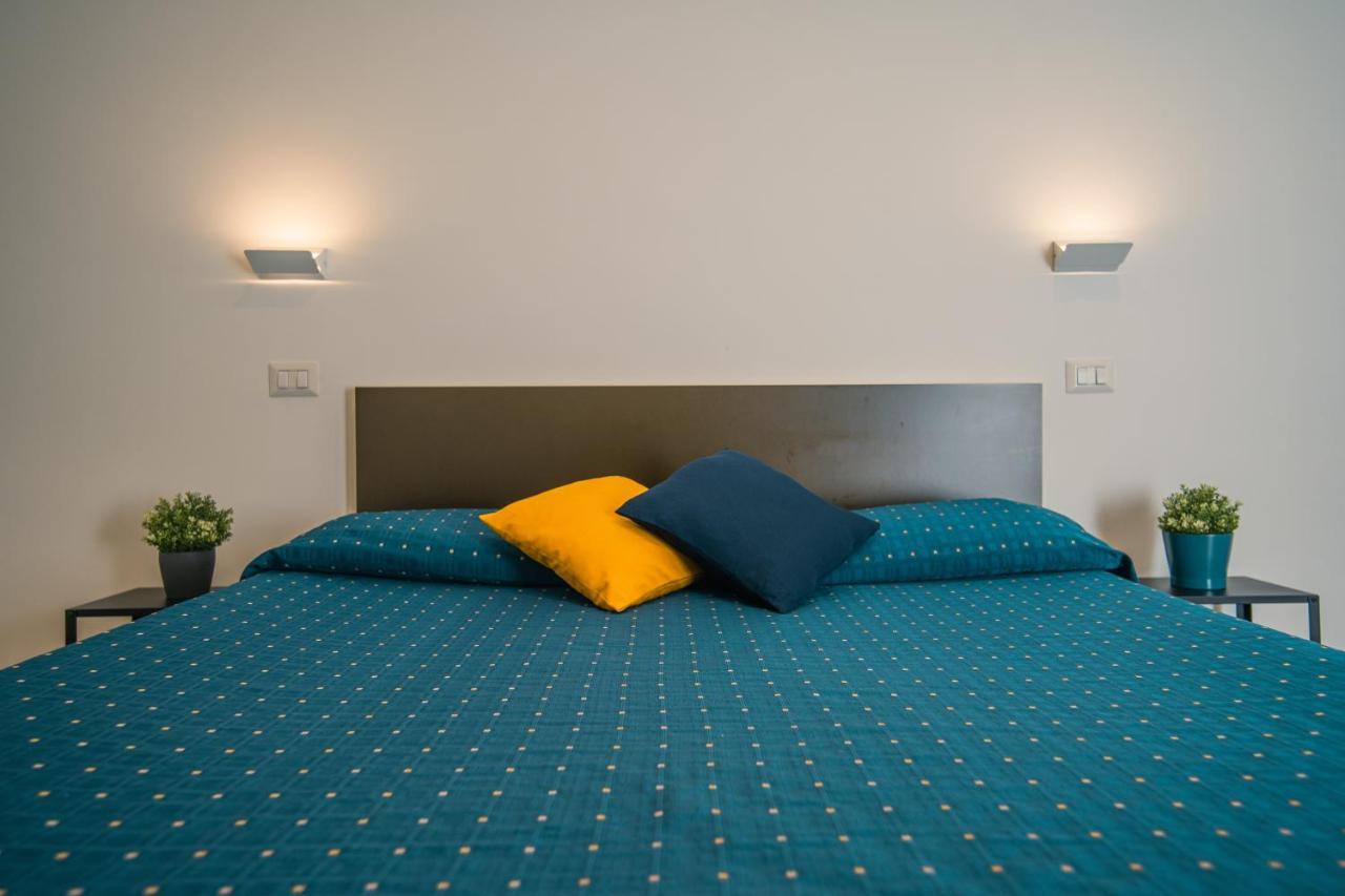 Hub Ferroviario - 12 Posti Letto Per Il Tuo Gruppo A Napoli Con Wifi E Netflix Acomodação com café da manhã Exterior foto