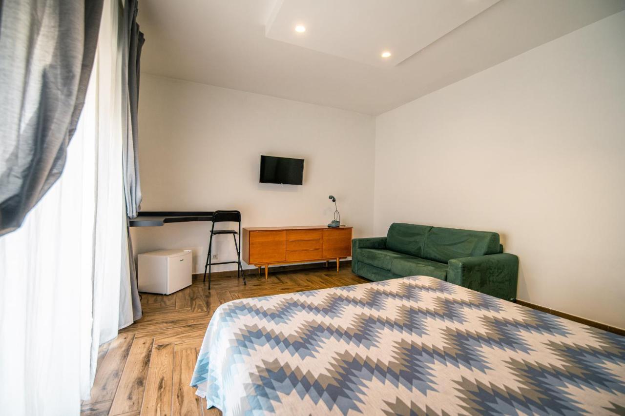Hub Ferroviario - 12 Posti Letto Per Il Tuo Gruppo A Napoli Con Wifi E Netflix Acomodação com café da manhã Exterior foto