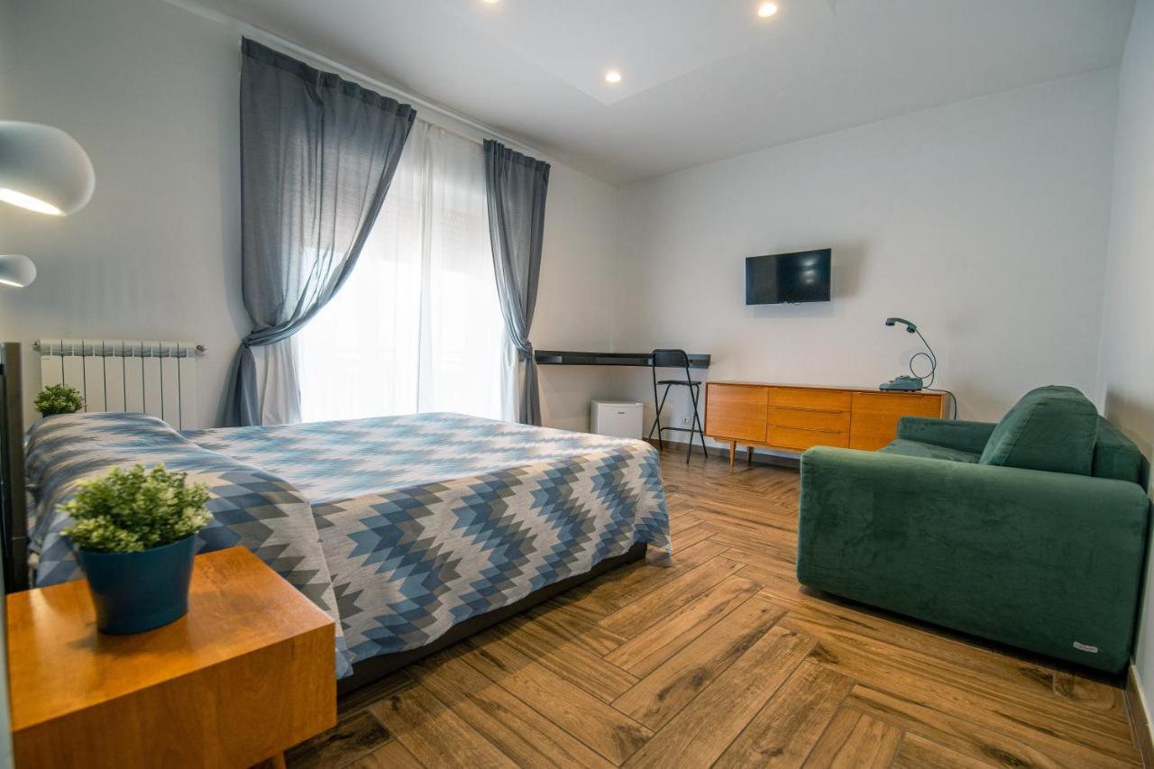 Hub Ferroviario - 12 Posti Letto Per Il Tuo Gruppo A Napoli Con Wifi E Netflix Acomodação com café da manhã Exterior foto