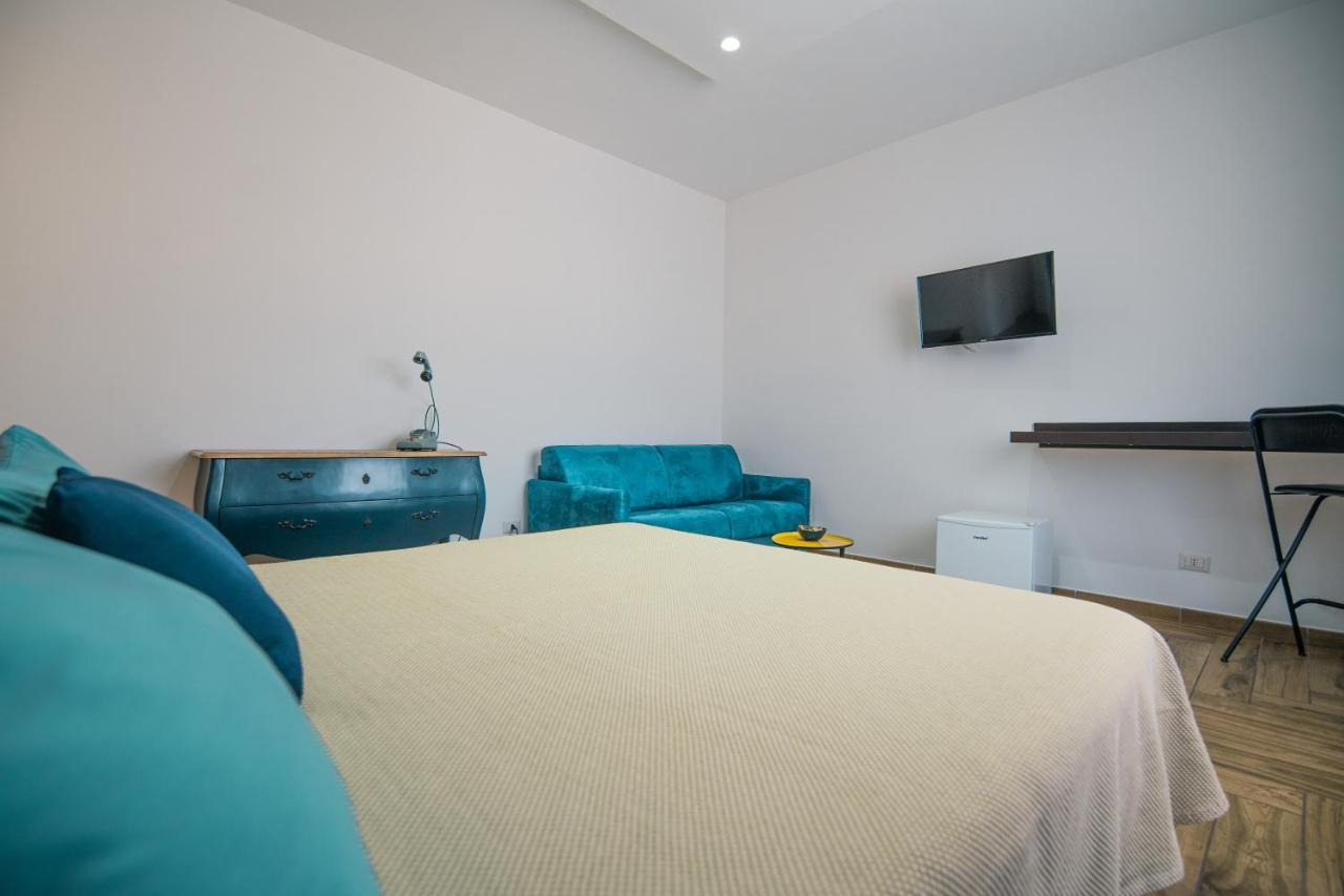 Hub Ferroviario - 12 Posti Letto Per Il Tuo Gruppo A Napoli Con Wifi E Netflix Acomodação com café da manhã Exterior foto