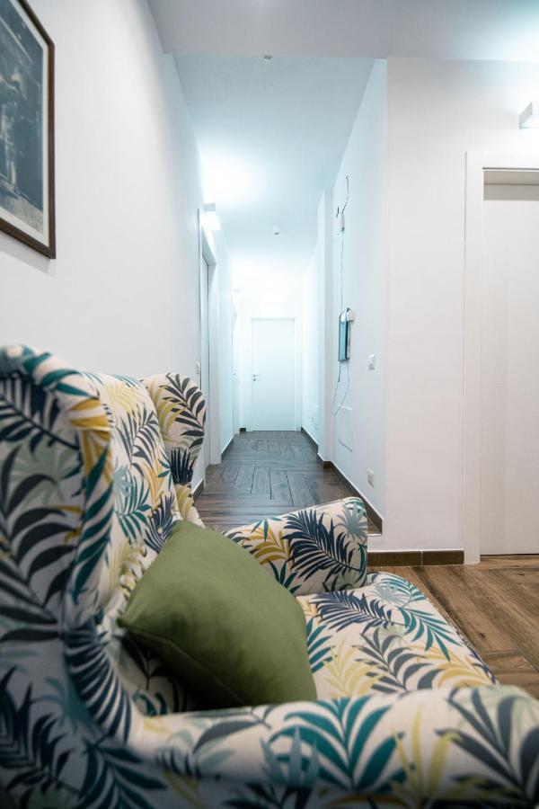 Hub Ferroviario - 12 Posti Letto Per Il Tuo Gruppo A Napoli Con Wifi E Netflix Acomodação com café da manhã Exterior foto
