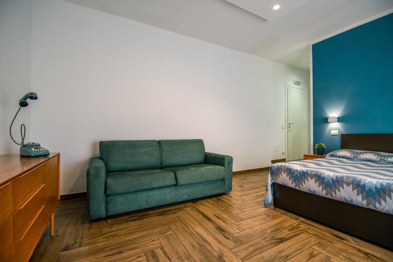 Hub Ferroviario - 12 Posti Letto Per Il Tuo Gruppo A Napoli Con Wifi E Netflix Acomodação com café da manhã Exterior foto
