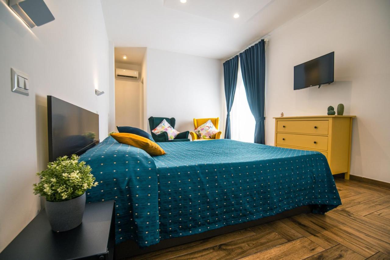Hub Ferroviario - 12 Posti Letto Per Il Tuo Gruppo A Napoli Con Wifi E Netflix Acomodação com café da manhã Exterior foto