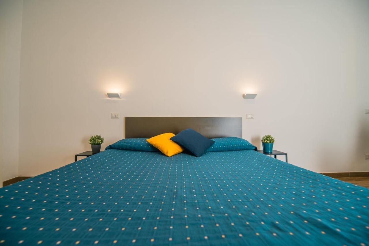 Hub Ferroviario - 12 Posti Letto Per Il Tuo Gruppo A Napoli Con Wifi E Netflix Acomodação com café da manhã Exterior foto