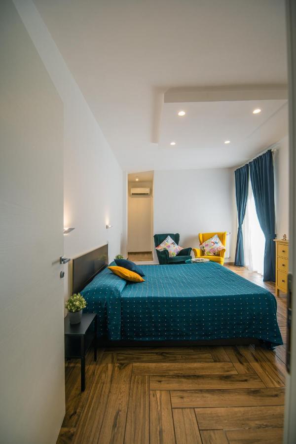 Hub Ferroviario - 12 Posti Letto Per Il Tuo Gruppo A Napoli Con Wifi E Netflix Acomodação com café da manhã Exterior foto