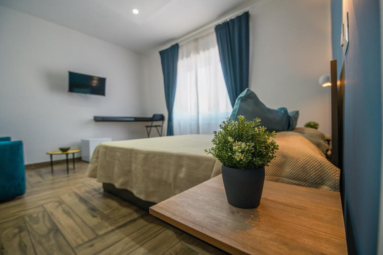 Hub Ferroviario - 12 Posti Letto Per Il Tuo Gruppo A Napoli Con Wifi E Netflix Acomodação com café da manhã Exterior foto