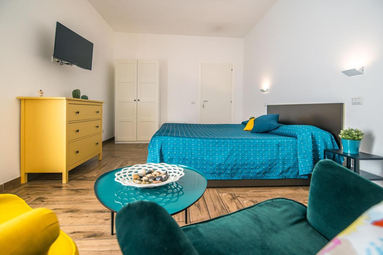 Hub Ferroviario - 12 Posti Letto Per Il Tuo Gruppo A Napoli Con Wifi E Netflix Acomodação com café da manhã Exterior foto