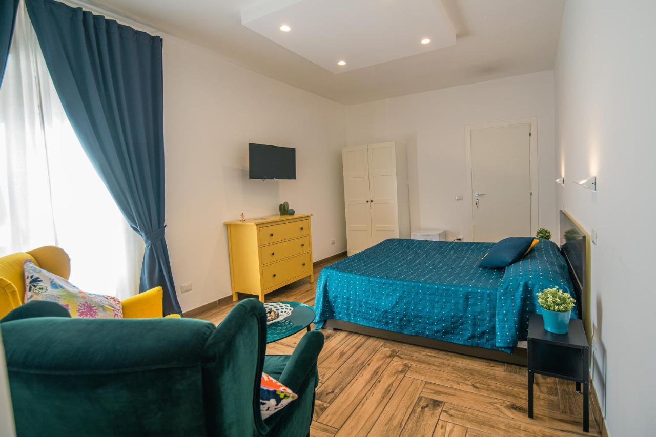 Hub Ferroviario - 12 Posti Letto Per Il Tuo Gruppo A Napoli Con Wifi E Netflix Acomodação com café da manhã Exterior foto
