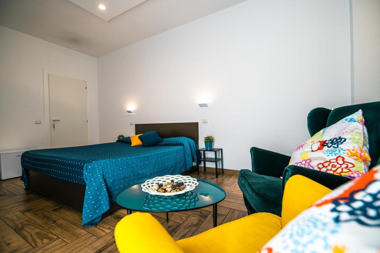 Hub Ferroviario - 12 Posti Letto Per Il Tuo Gruppo A Napoli Con Wifi E Netflix Acomodação com café da manhã Exterior foto