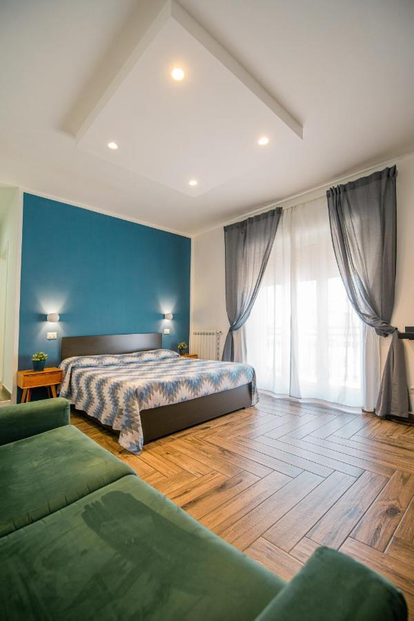 Hub Ferroviario - 12 Posti Letto Per Il Tuo Gruppo A Napoli Con Wifi E Netflix Acomodação com café da manhã Exterior foto