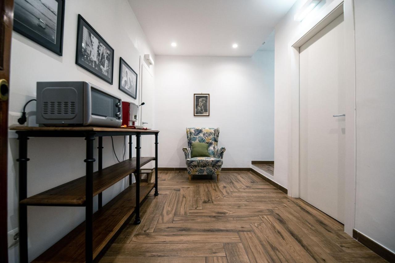 Hub Ferroviario - 12 Posti Letto Per Il Tuo Gruppo A Napoli Con Wifi E Netflix Acomodação com café da manhã Exterior foto
