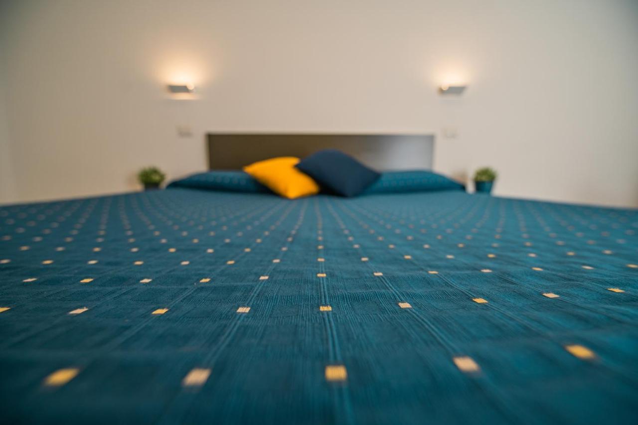 Hub Ferroviario - 12 Posti Letto Per Il Tuo Gruppo A Napoli Con Wifi E Netflix Acomodação com café da manhã Exterior foto