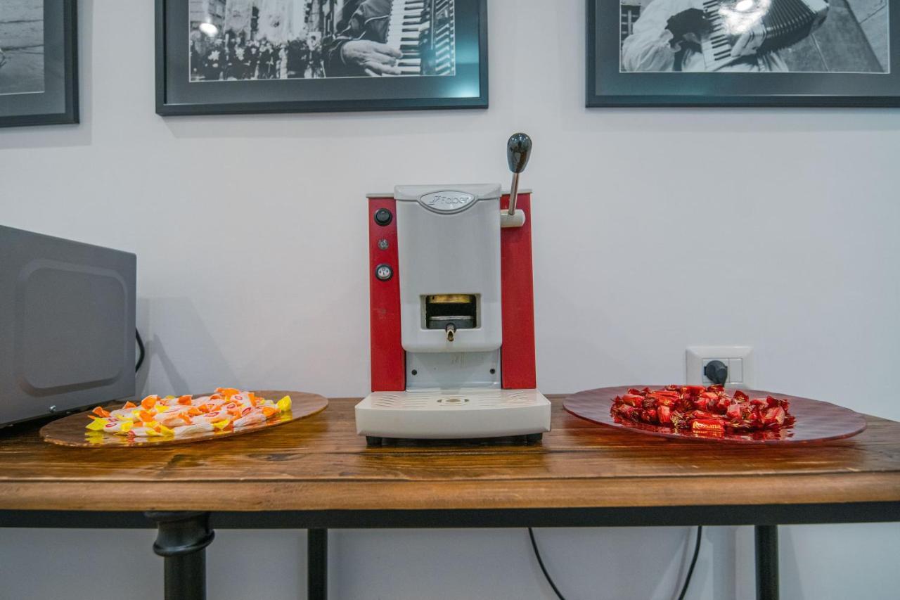 Hub Ferroviario - 12 Posti Letto Per Il Tuo Gruppo A Napoli Con Wifi E Netflix Acomodação com café da manhã Exterior foto